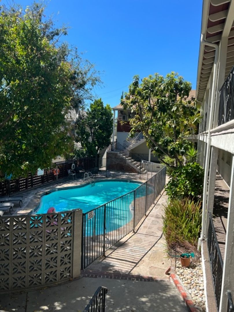West Hollywood Apartment: 1227 N. Crescent Heights