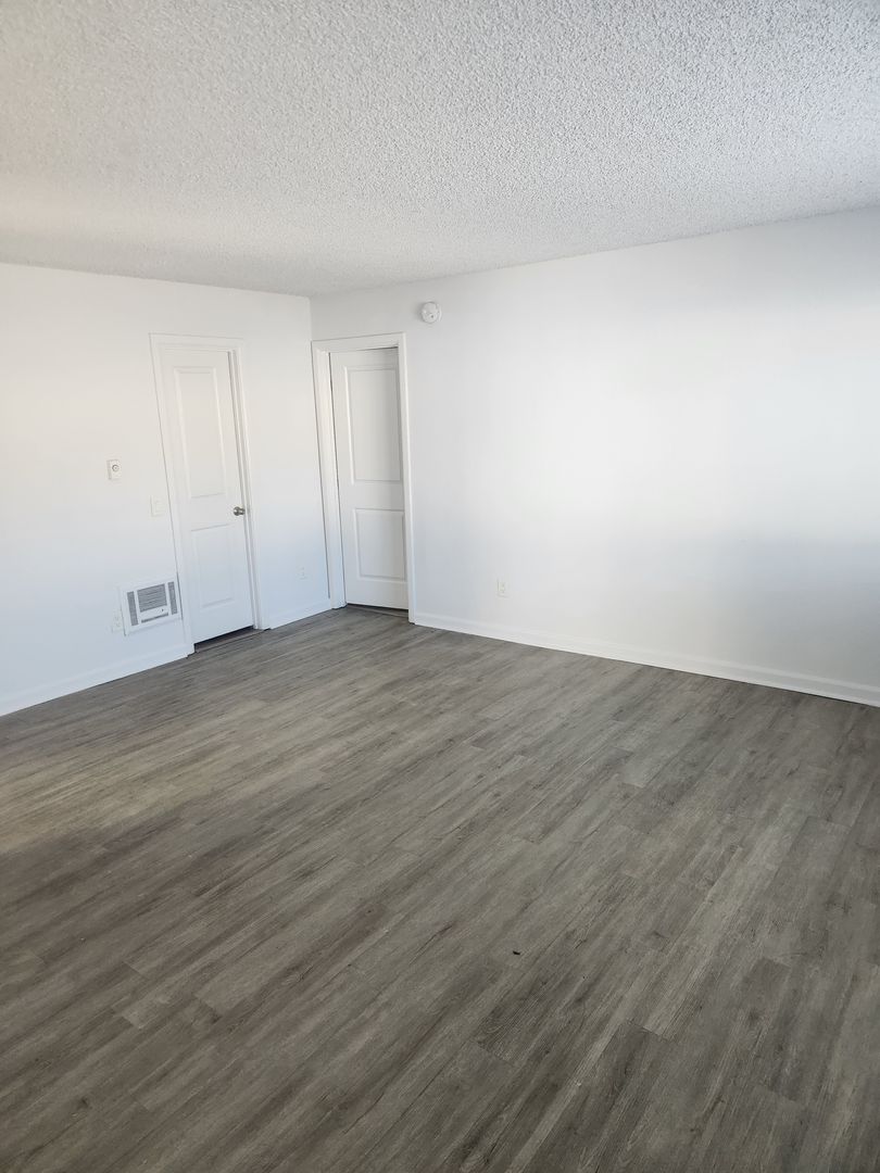 Tarzana Apartment: 5809 N. Reseda Boulevard