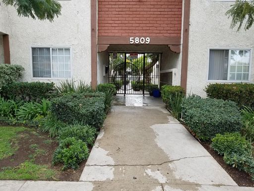 Spacious 1+1 In Beautiful Reseda Area