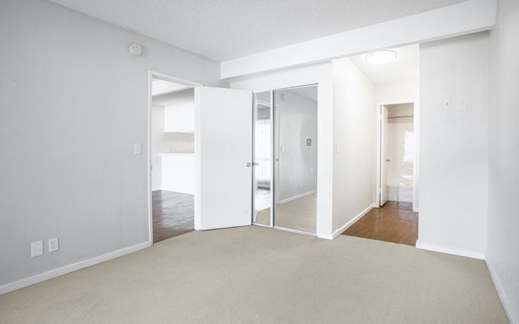 Canoga Park Apartment: 21315 Roscoe Blvd.
