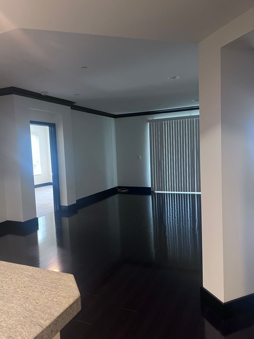 Toluca Lake Apartment: 10625 Bloomfield Avenue