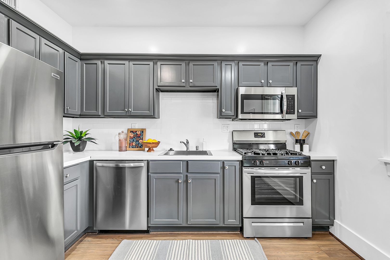 Los Angeles Apartment: 6533 Hollywood Blvd