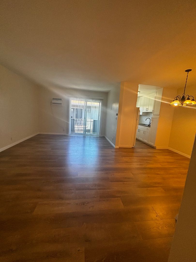 Los Angeles Apartment: 642 N. Hayworth Ave