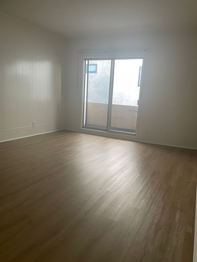 Beverly Hills Apartment: 320 S. Elm Drive