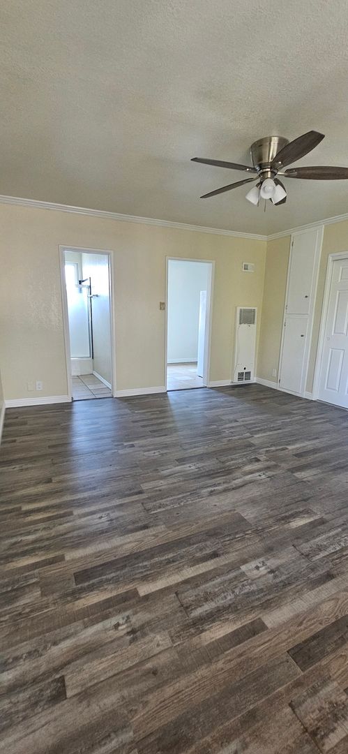 North Hollywood Apartment: 10844 Oxnard St