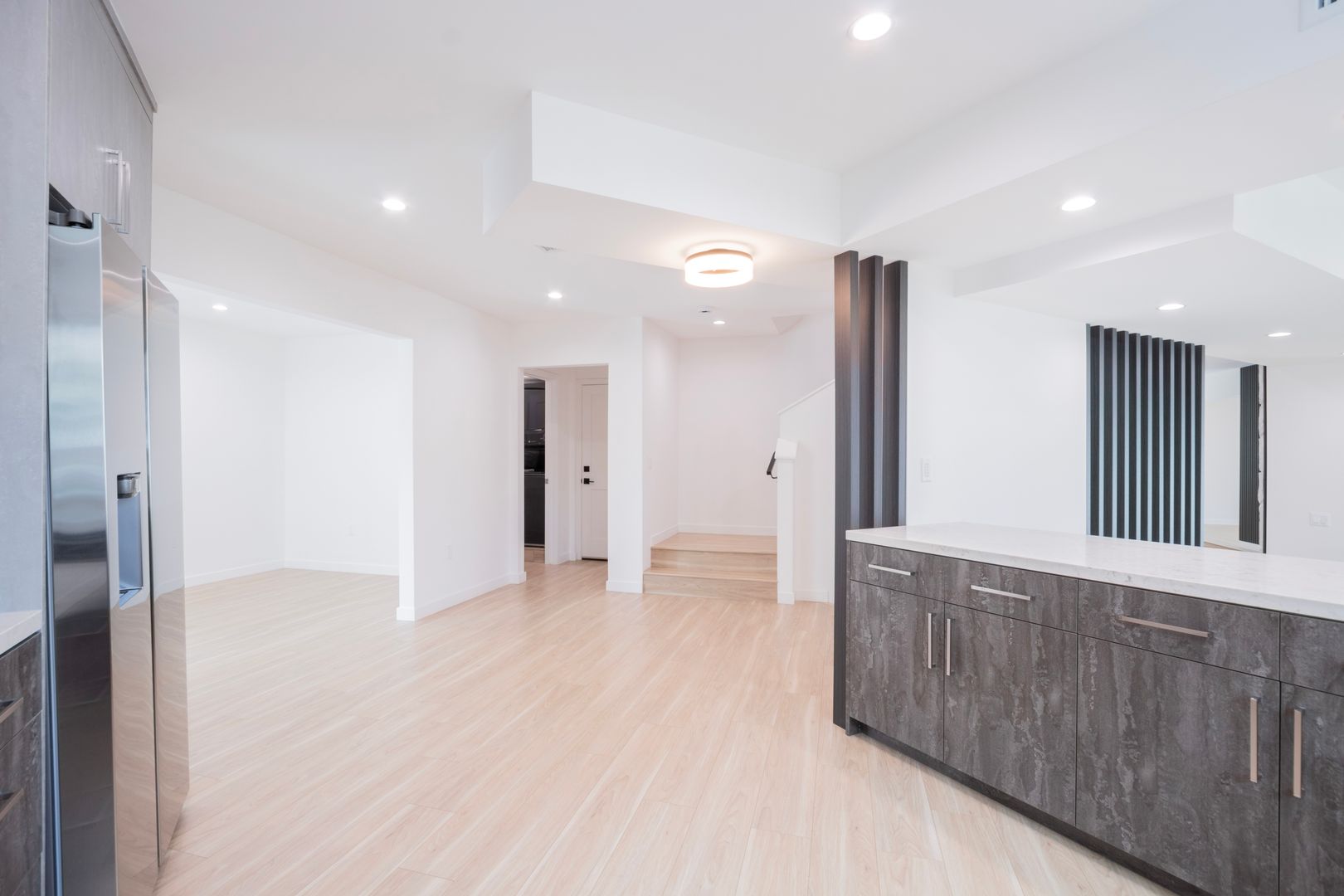 Los Angeles Apartment: 1346 N Stanley Ave