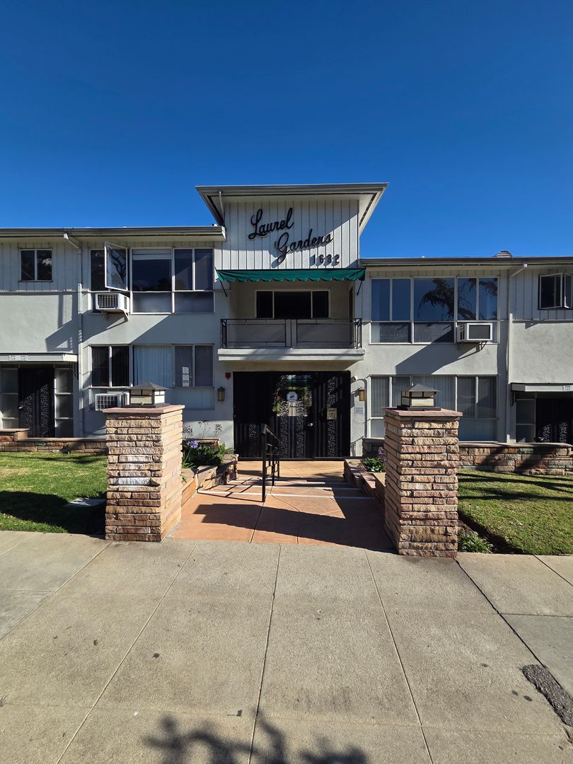 Los Angeles Apartment: 1632 N. Laurel Ave