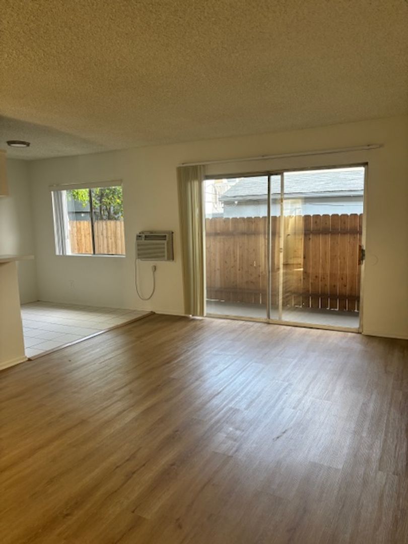 West Hollywood Apartment: 7511 Norton Ave