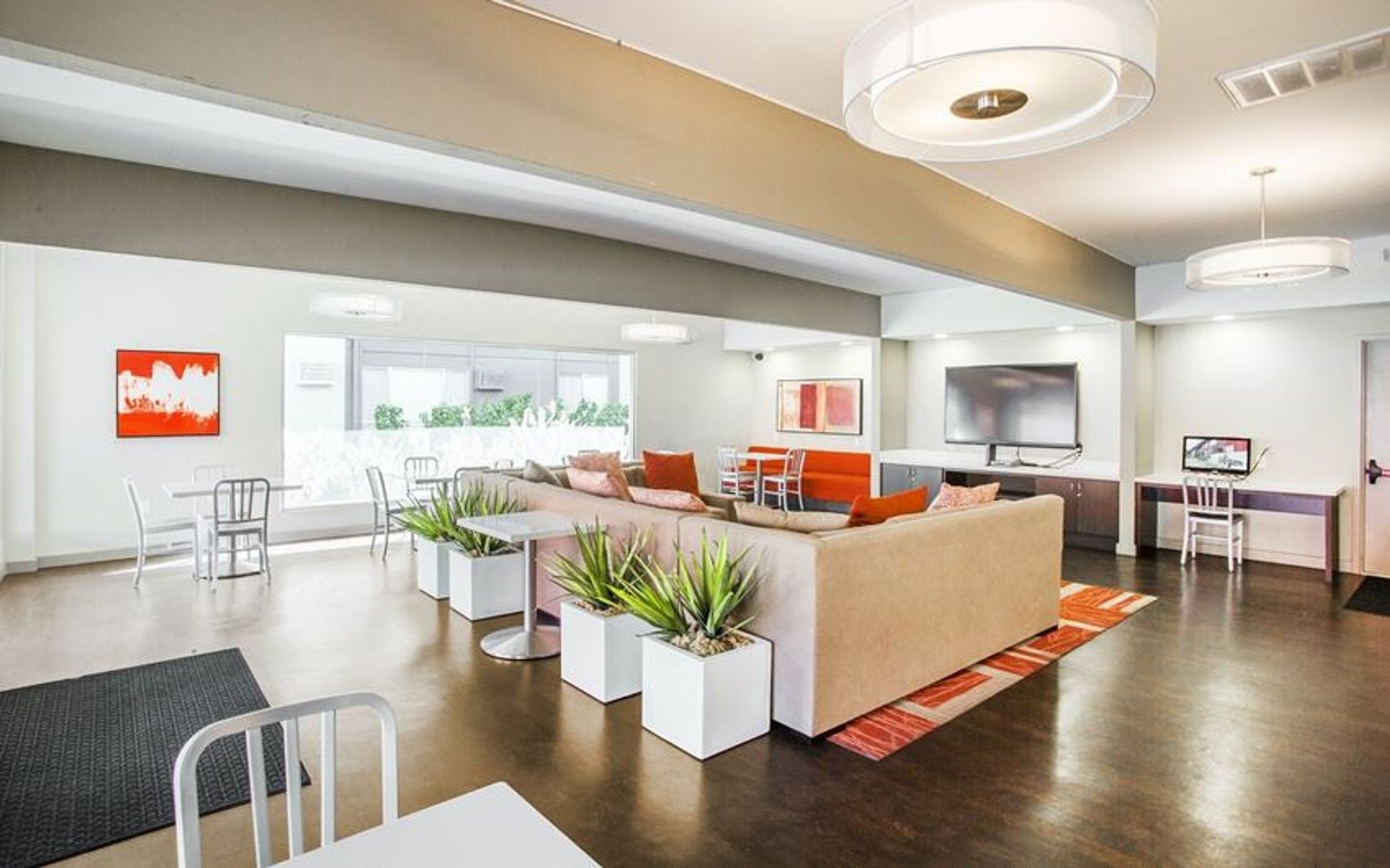 Canoga Park Apartment: 21315 Roscoe Blvd.