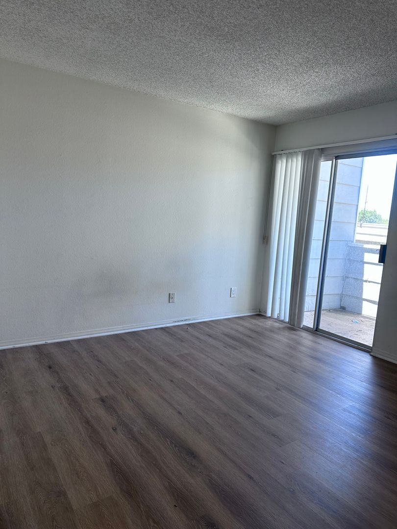 Los Angeles Apartment: 3611 S. Centinela Ave