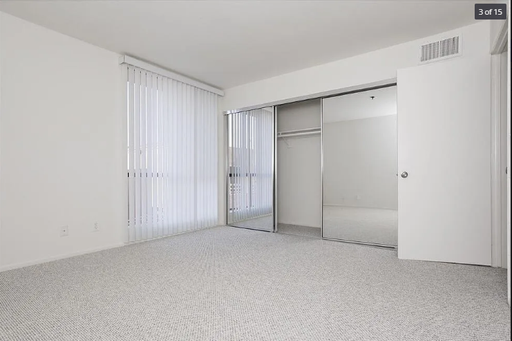 Spacious 2 Bed / 2 Bath Near Beverly Center – Pool, Parking & Rooftop Deck ⭐ – photo 1