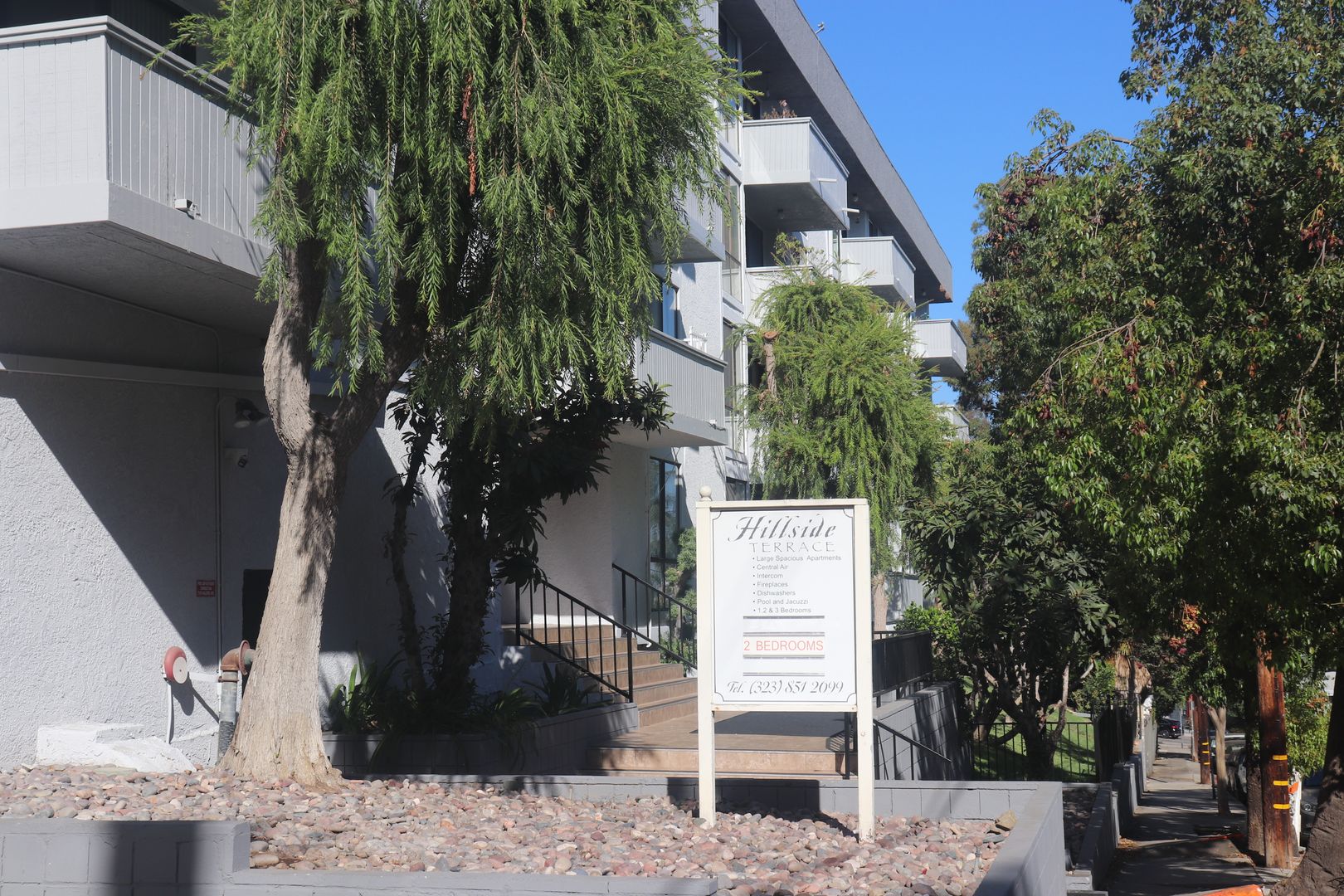 Los Angeles Apartment: 7245 Hillside Avenue