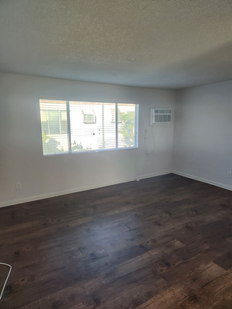 Tarzana Apartment: 5809 N. Reseda Boulevard