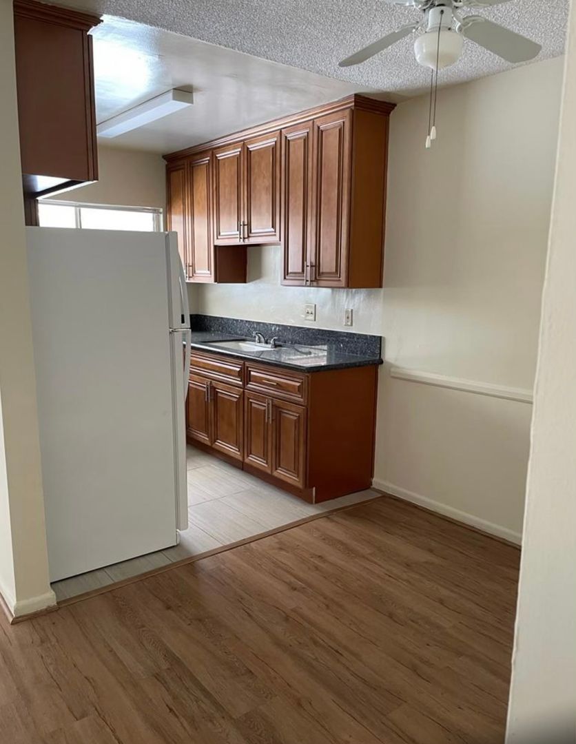Los Angeles Apartment: 5460 Sierra Vista Ave