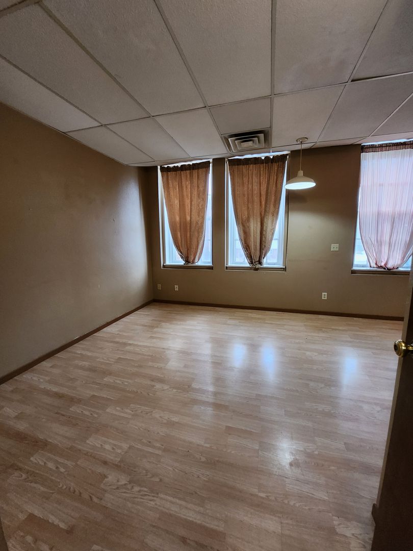 Sioux Falls Apartment: 701 S Western Ave