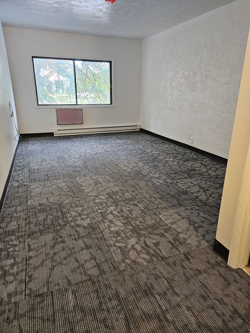 Sioux Falls Apartment: 1300 W Russell St