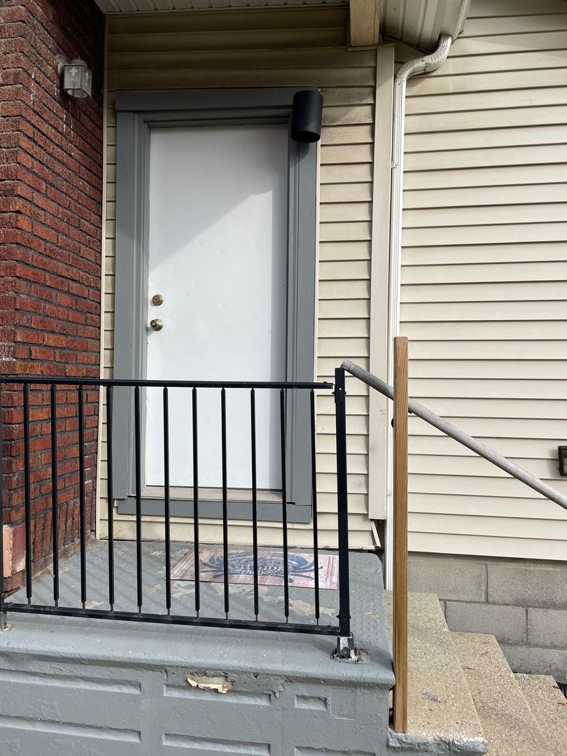 Sharon Apartment: 369 Stambaugh Ave