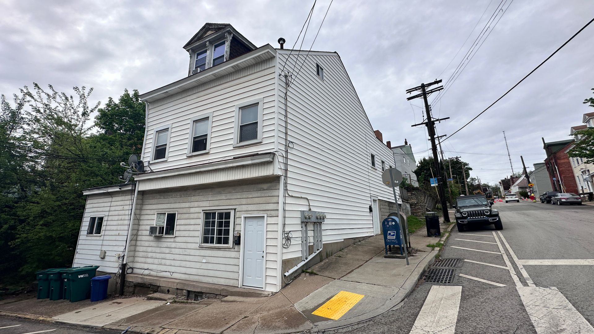 Pittsburgh Apartment: 1234 Itin Street
