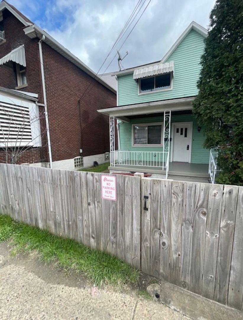 Renovated 3 bed 1 bath with River views from the property!