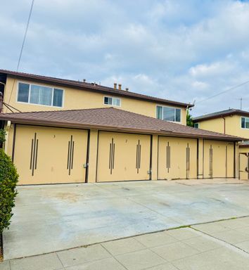 $2,550 / Stunning 2BR/1BA Family Home in Hayward – photo 1