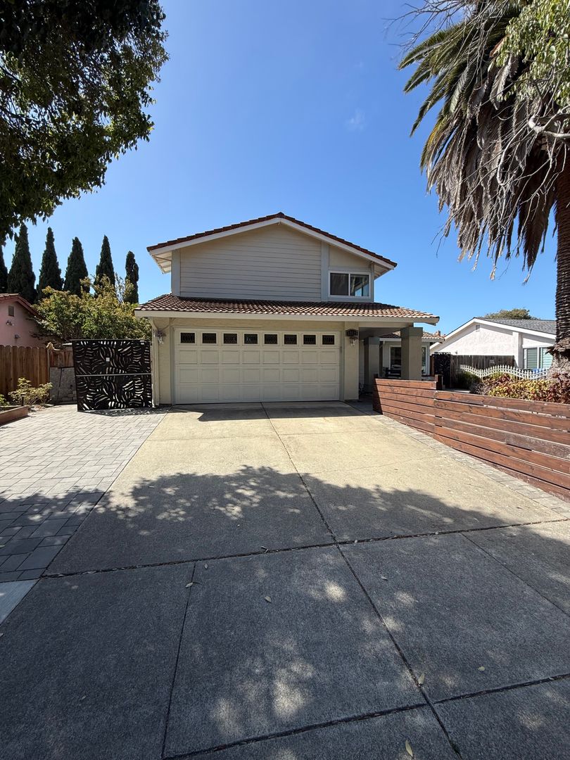 Fremont House: 32625 Lake Mead Dr.