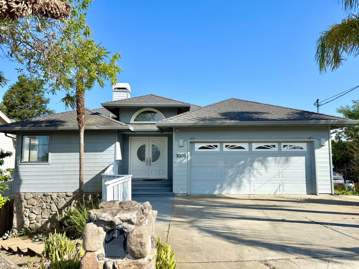 Hayward House: 3070 Chronicle Ave