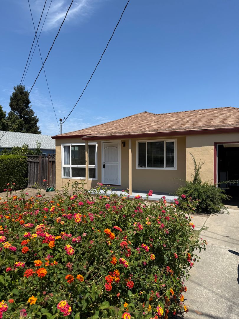 Fremont House: 41320 Beatrice St.