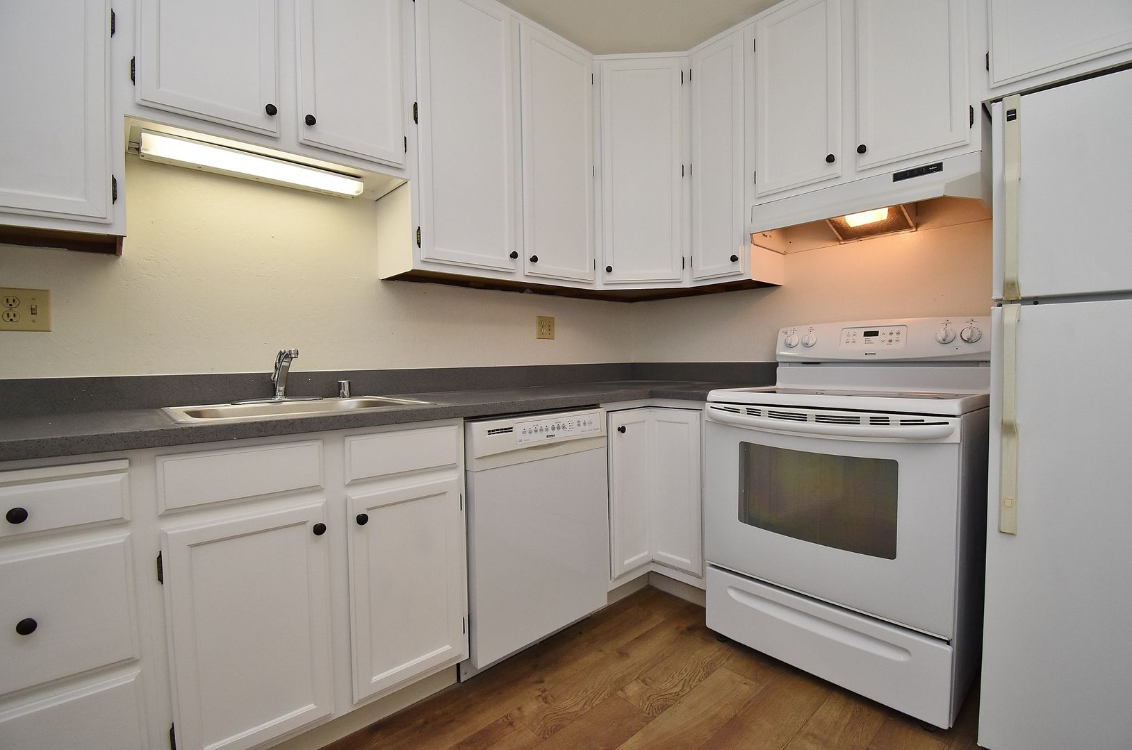 Castro Valley Condo: 21955 Idena Ave.