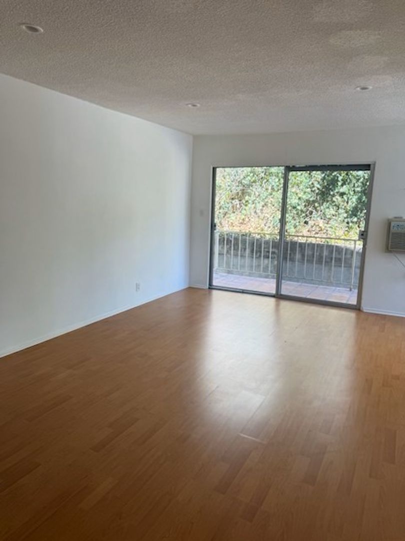 Los Angeles Apartment: 5961 Chula Vista Way