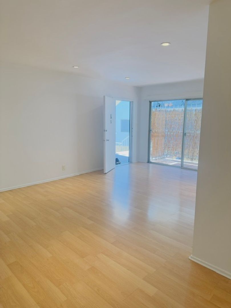Los Angeles Apartment: 5961 Chula Vista Way