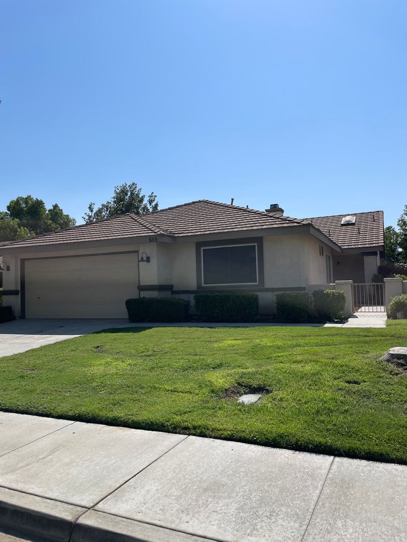 Bakersfield House: 5115 Shadow Lake Drive