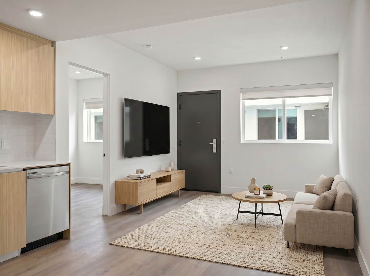 Los Angeles Apartment: 7050 Hawthorn Ave.