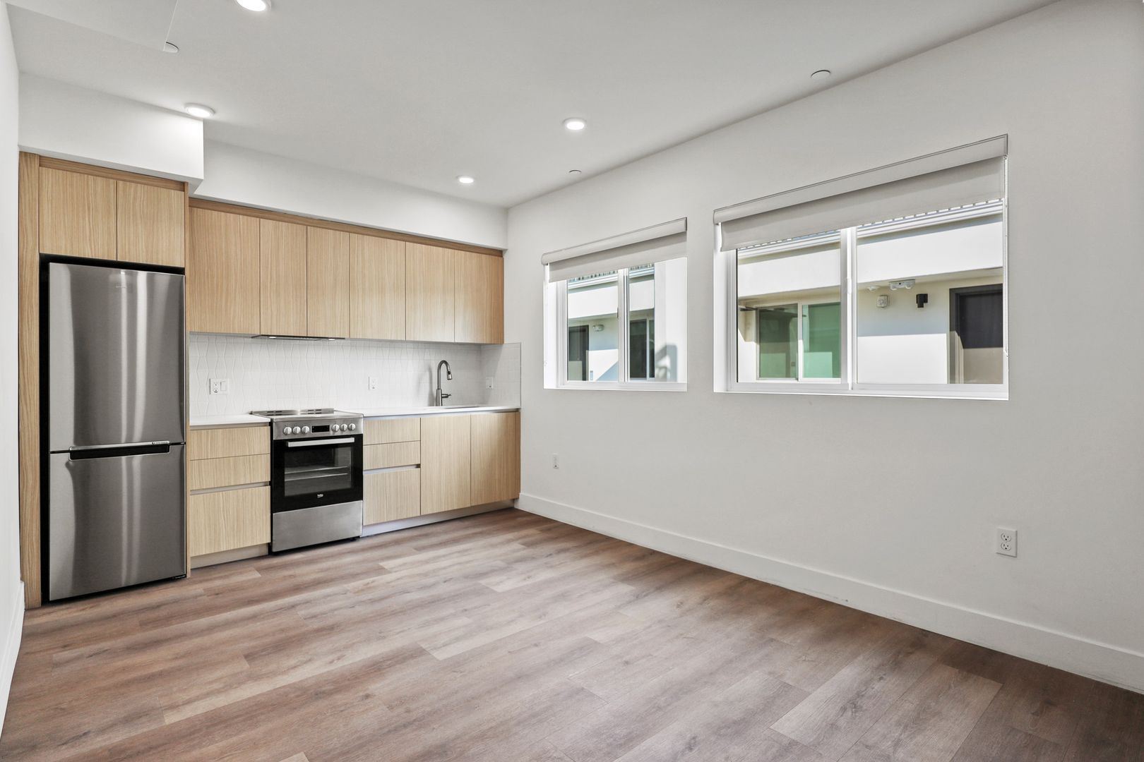 Los Angeles Apartment: 7050 Hawthorn Ave.