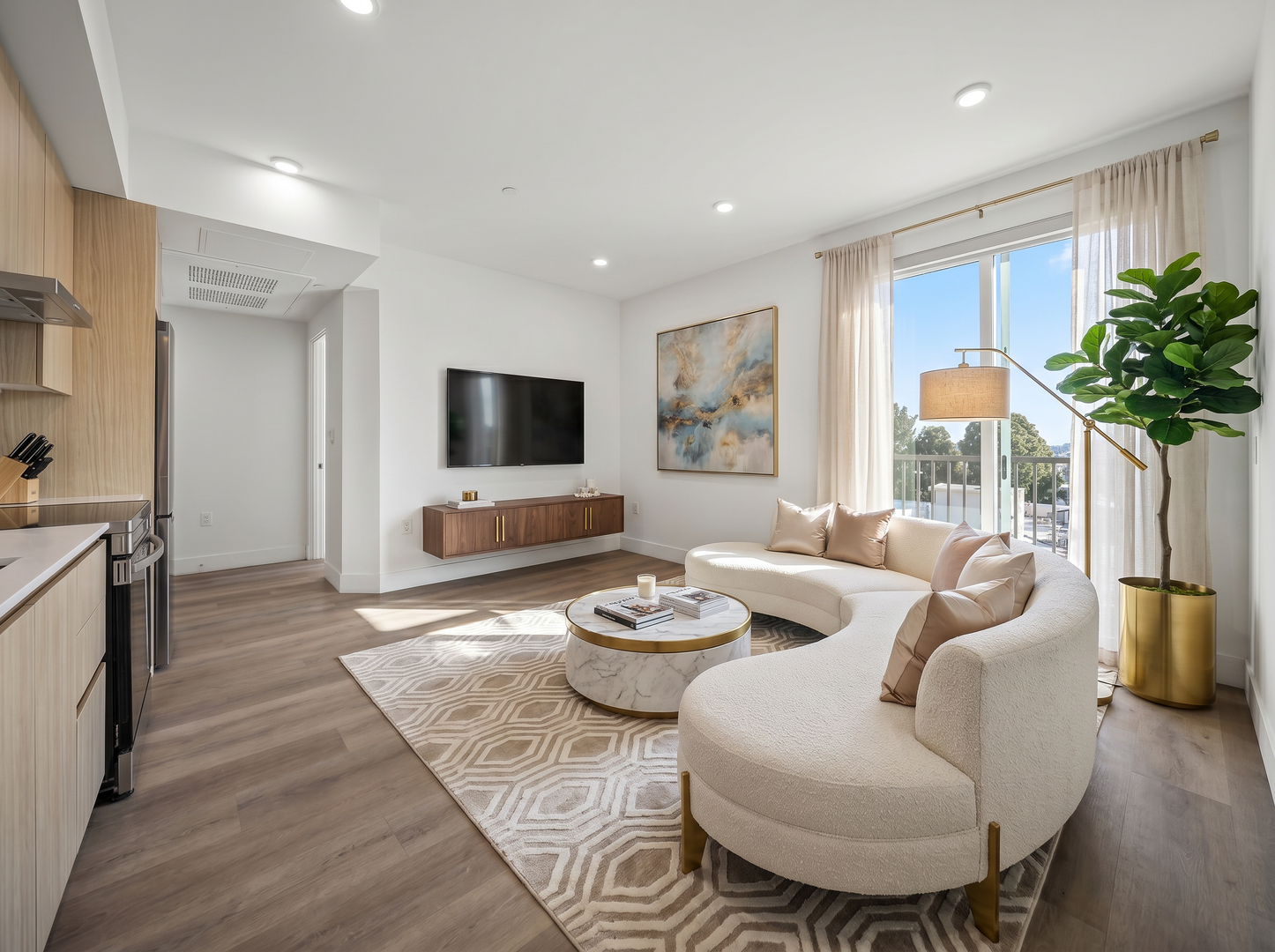 Los Angeles Apartment: 7050 Hawthorn Ave.