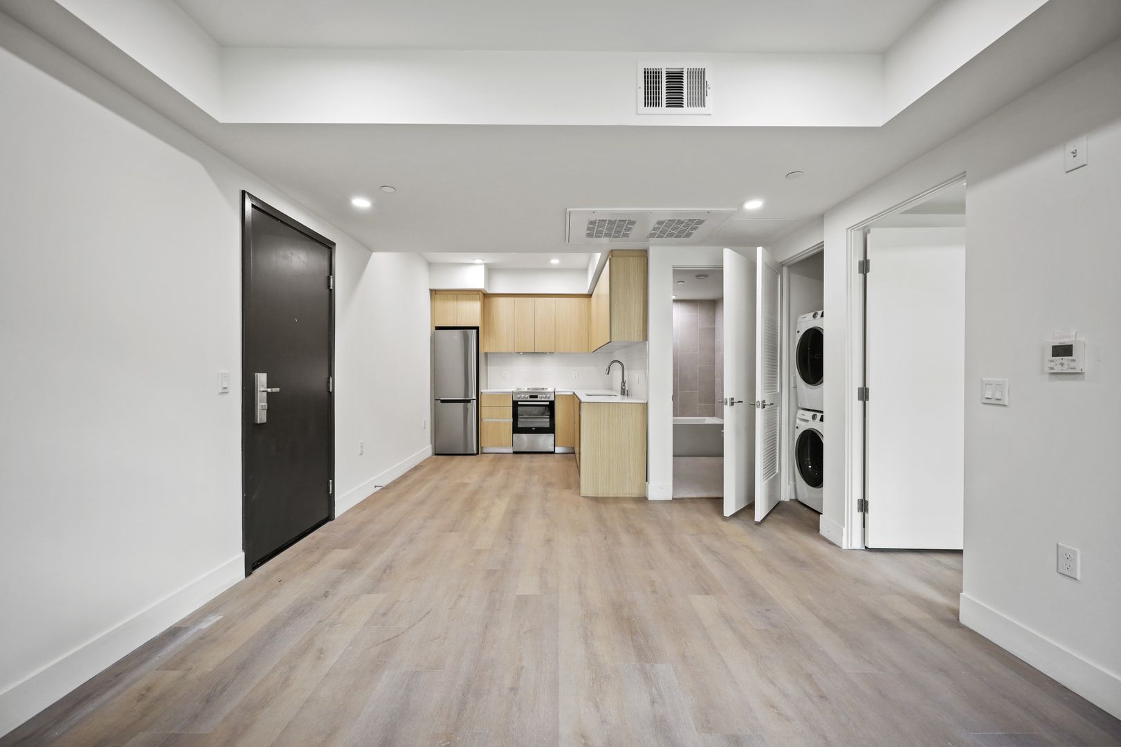 Los Angeles Apartment: 7050 Hawthorn Ave.