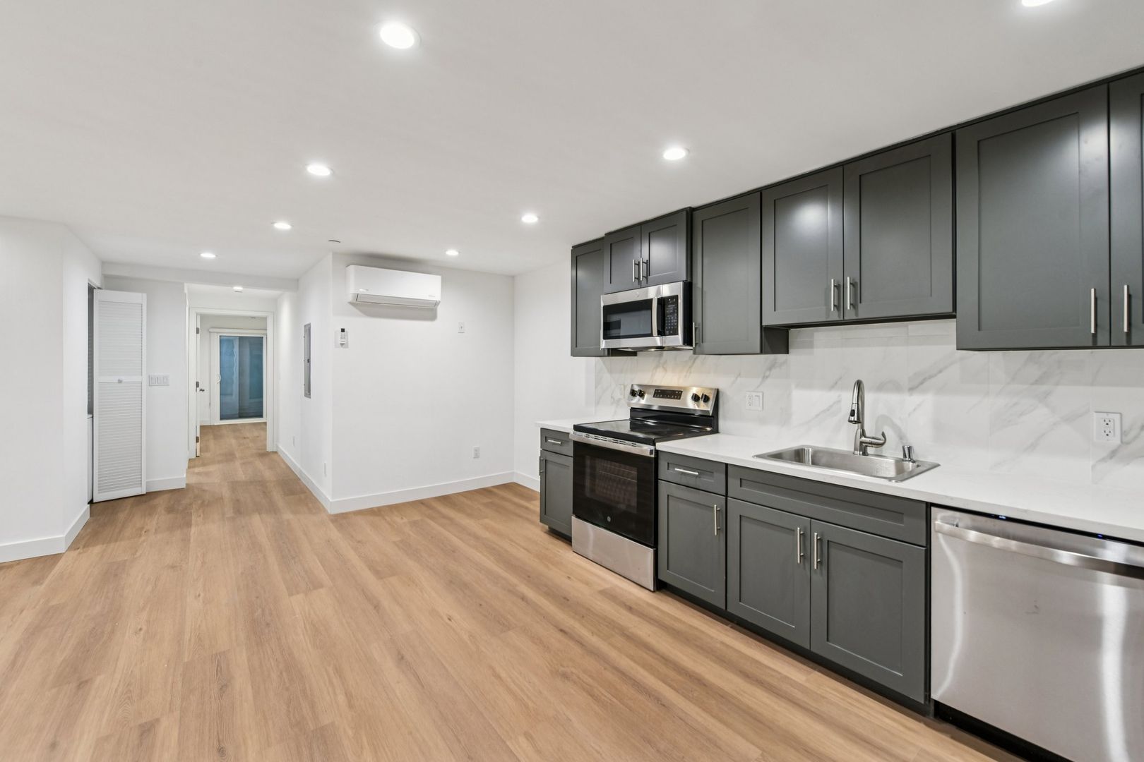 Los Angeles Apartment: 5460 Fountain Avenue