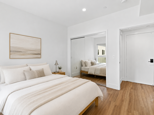 Furnished Master Bedroom in Hollywood – photo 1