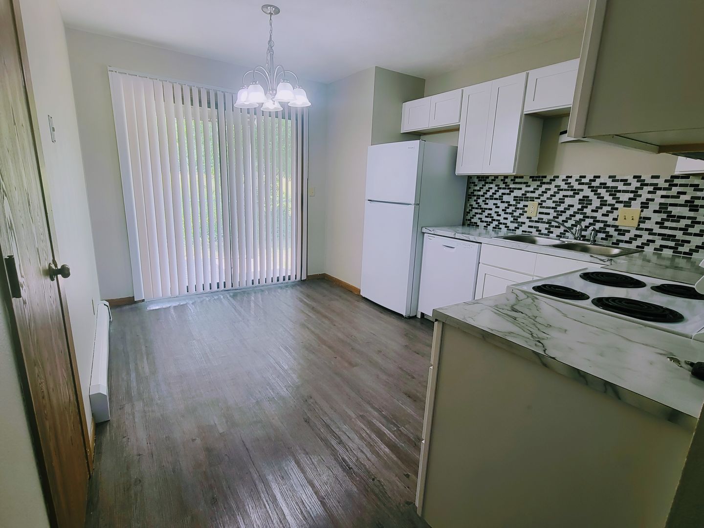 Grandville Apartment: 3920 Kenowa Ave