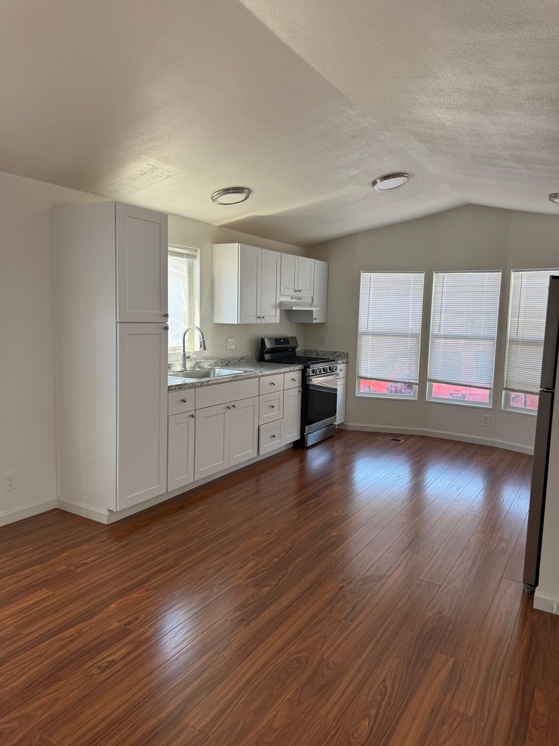 SANTA ROSA Apartment: 3521 SANTA ROSA AVE