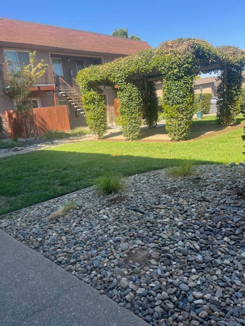 VALLEY VIEW APARTMENTS 3 of 12