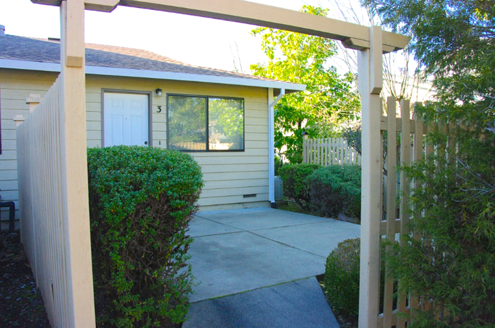 UKIAH Apartment: 865-895 SOUTH ORCHARD AVE