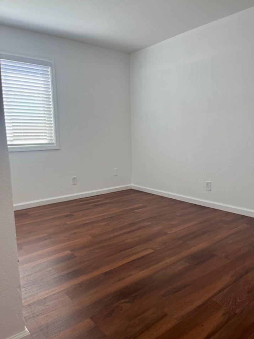 VALLEY VIEW APARTMENTS 11 of 12