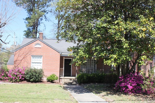 3 Beds 2 Baths - fenced in backyard - 1 block from ECU – photo 1