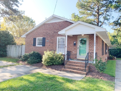 2 Bed 1 Bath - fenced backyard – photo 1