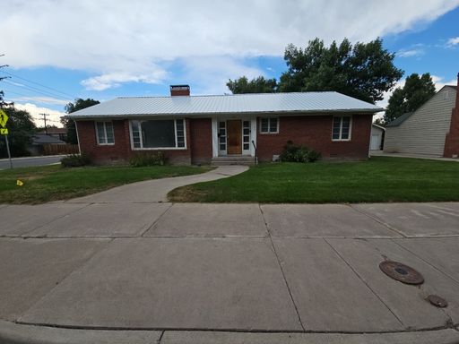 3 Bedroom, 2 Bath House in Alamosa, CO – photo 1