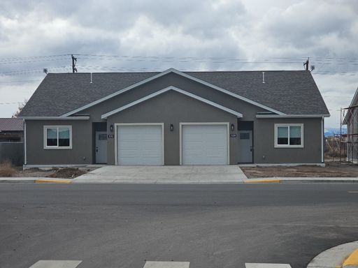 3 bedroom, 2 bathroom duplex - Jade Gigabit wifi! – photo 1