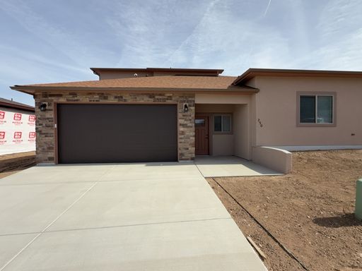 3 Bedroom, 2.5 Bath Two-Story Duplex – photo 1