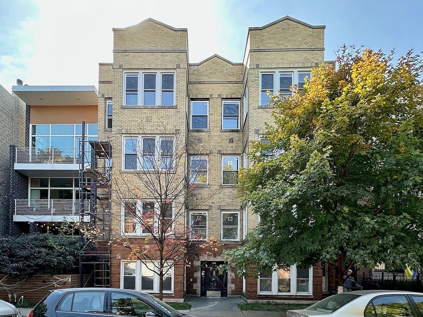 Chicago Apartment: 2437-39 W Walton St