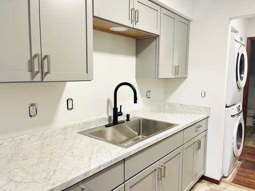 Gorgeous 2 Bedroom Apartment! Great Community!