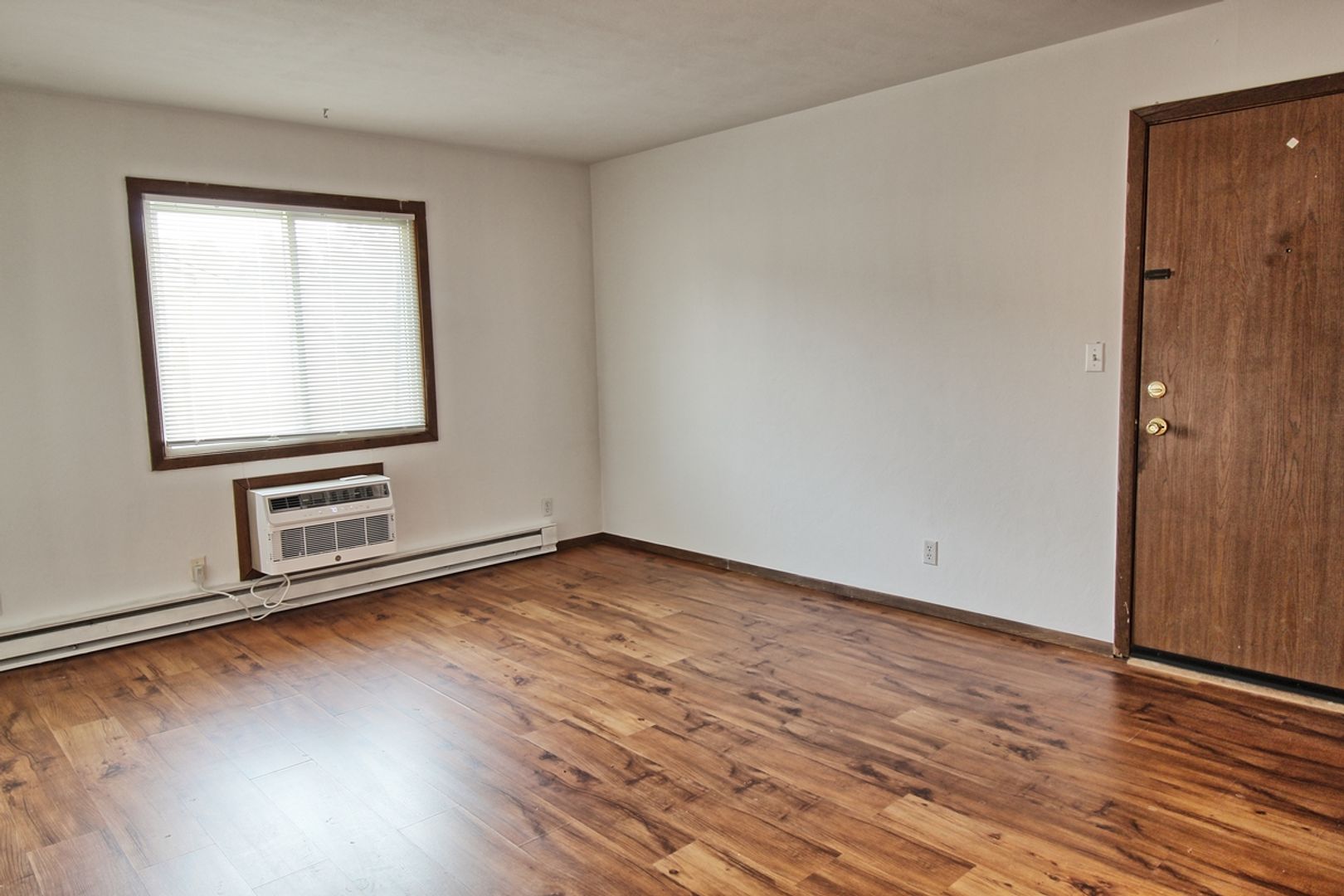 Loves Park Apartment: 4012 Renn Hart Hills Rd